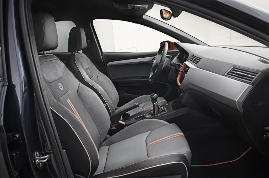 Интерьер Seat Ibiza Beats 2018 года  (WW) (фото 14 из 22)